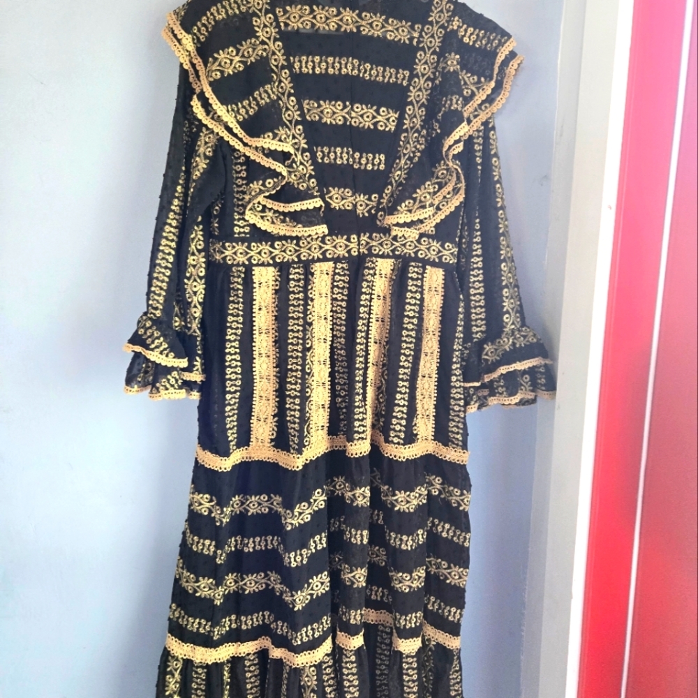Embroidery black and gold vintage long dress.
